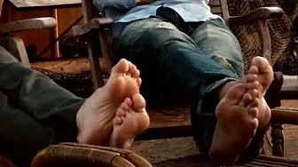 Male feet "Hawaii Five-0" S02 E18