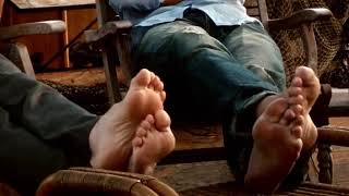 Male feet "Hawaii Five-0" S02 E18