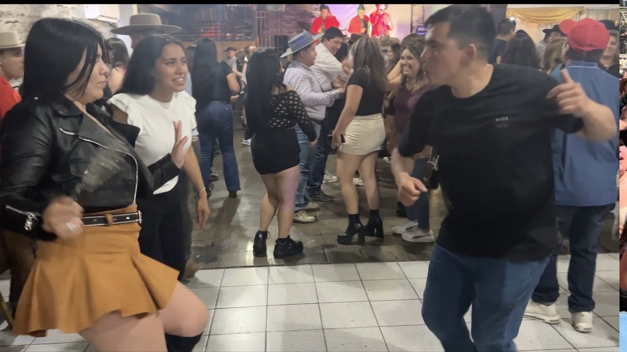 LINDA GENTE BAILA MUSICA RANCHERA JUNTO A LA JEFATURA - SANTIAGO - CHILE