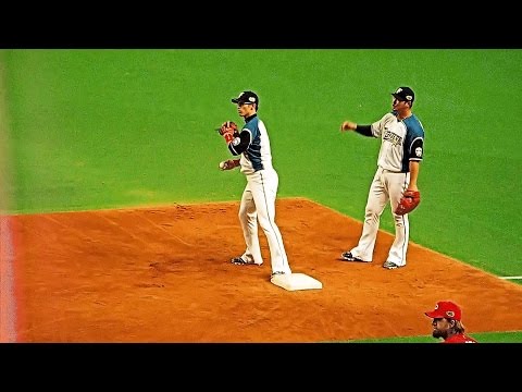 ＜2016.10.27広島戦＞中田翔をお手本に1塁の守備練習を行う陽岱鋼