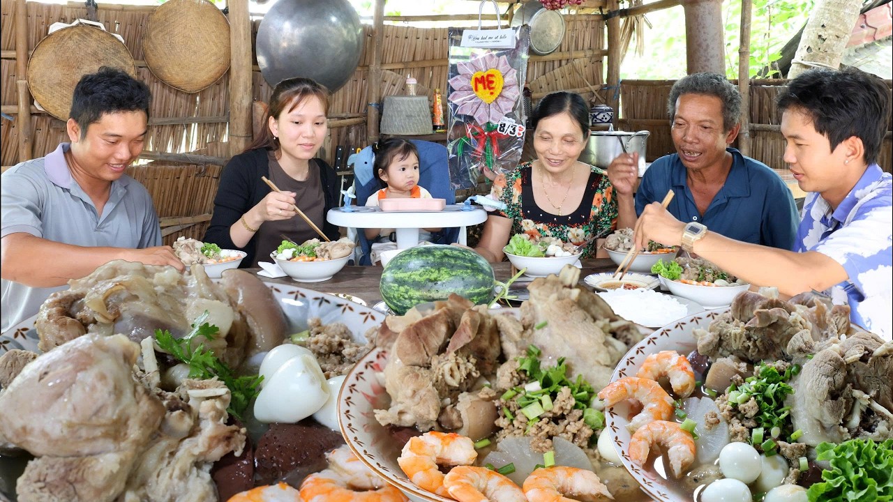 Bánh Lọt Giò Heo Tôm Thịt - Niềm Vui Bất Ngờ Khi Nhận Được Món Quà 8/3 Của Con Gái Đi Làm Xa | KBMQ