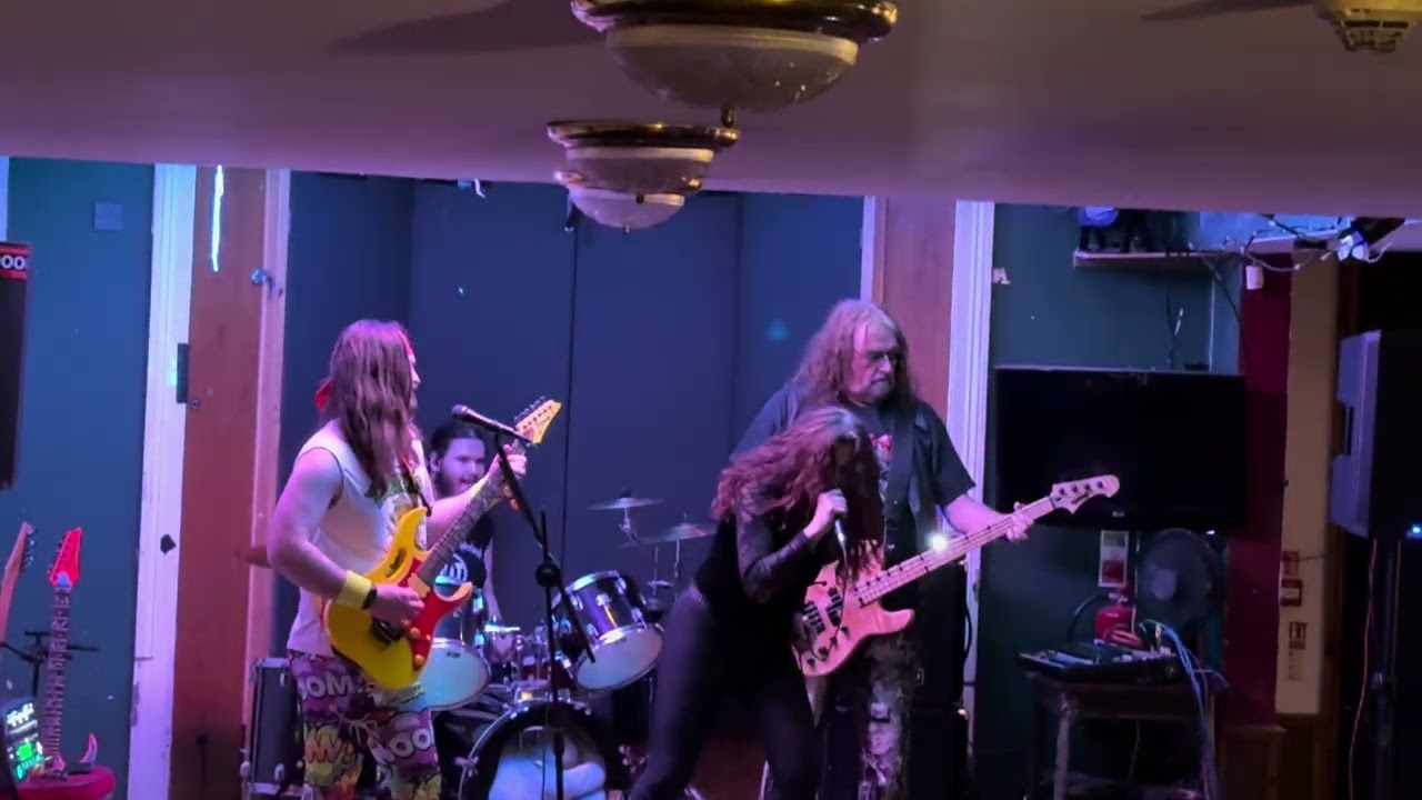 Alice in Thunderland @ The Cleveland, Redcar