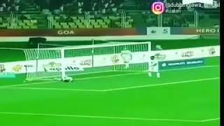 Video lucu main bola malah nabrak tiang gawang