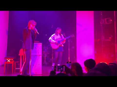 Lizzy McAlpine -