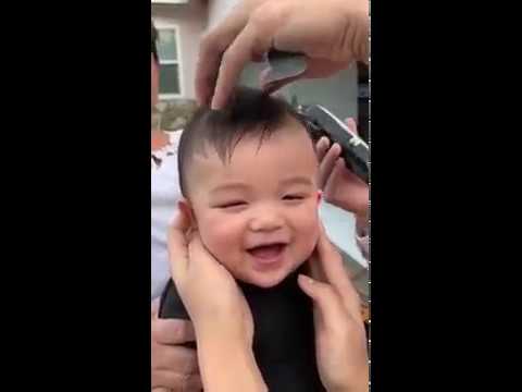  Video  Anak  Kecil  Imut Lucu potong  rambut  malah ketawa 