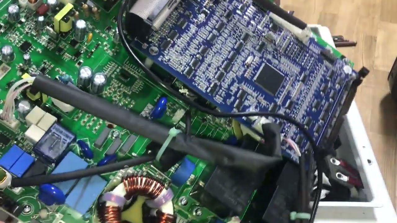 Deye 8 kWt випустила білий дим від вітряка. Ремонт.