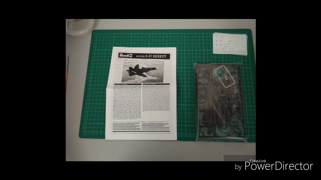 Sukhoi Su-47 Berkut  Revell 1:144  HD - YouTube