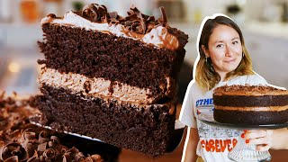 سرآشپز لنا 12 مورد از عجیب ترین کیک های شکلاتی را امتحان می کند تا کیک ایده آل را بیابد.