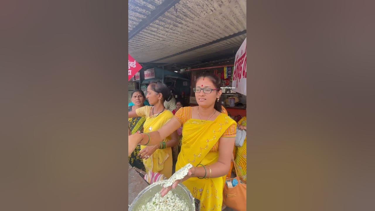 Madhura Ji Serves Big Sabudana Vada Near Tulja Bhawani Mandir Kolhapur madhura-ji-serves-big-sabudana-vada-near-tulja-bhawani-mandir-kolhapur