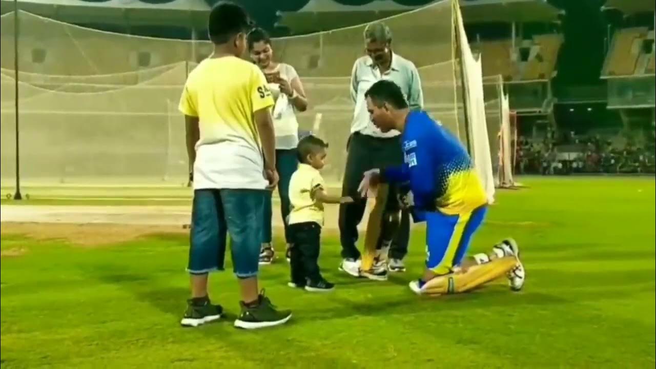 Ms Dhoni Fan Moments Heart Touching Moments YouTube
