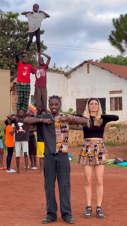 She stood on top of them and joined us😳😨@isabellaafro #trendingshorts #travel #shorts #takitaki