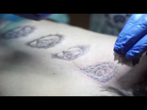 Tattoo artist makes a chakra tattoo @taratries1671