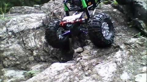 RS10 on Gmade chassi Testing up-grades.wmv