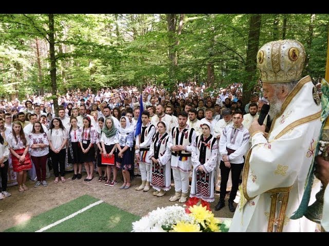 1000 de tineri la hramul Mănăstirii Buciumeni