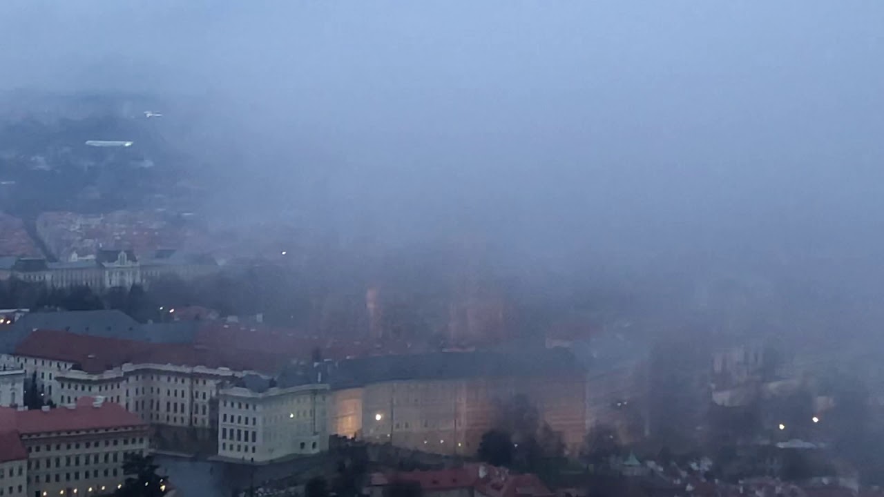 Prag castle in the fog