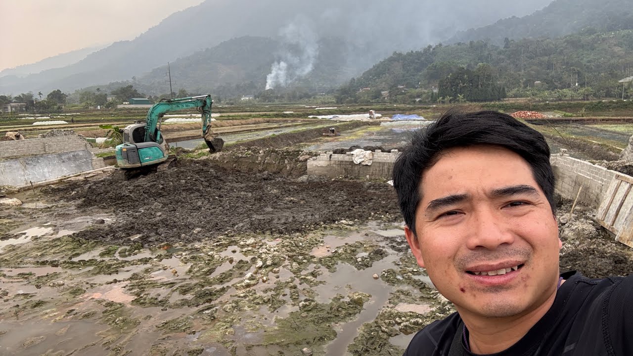 A Páo mua thêm đất xây kè bờ Ao cá Bắc Quang