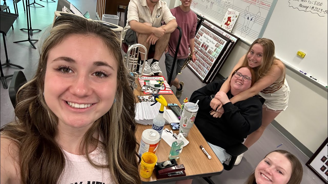 last day of senior year vlog! + tour of the new school - YouTube