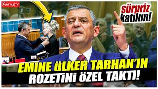 CHP’ye sürpriz katılım! Emine Ülker Tarhan’a rozetini Özgür Özel taktı!