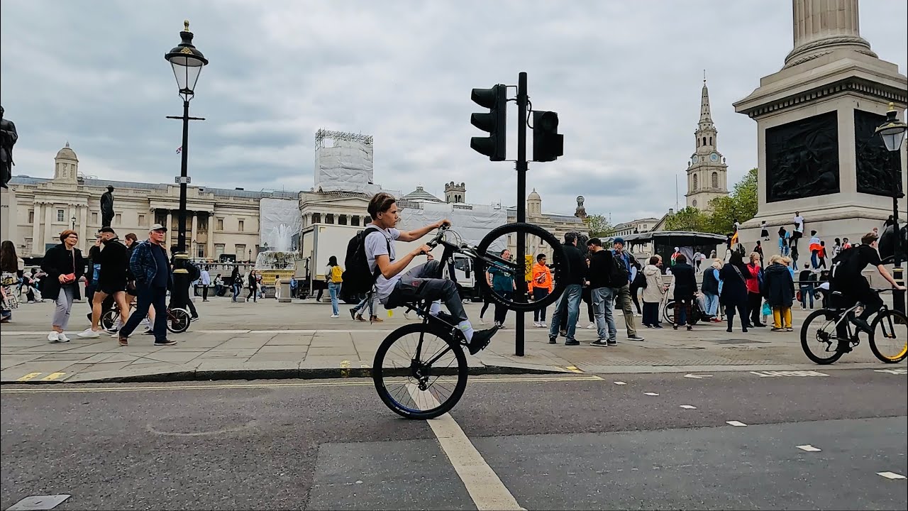 Cycling in London | Sunday afternoon ride through West End | Soho, Westminster Buckingham Palace