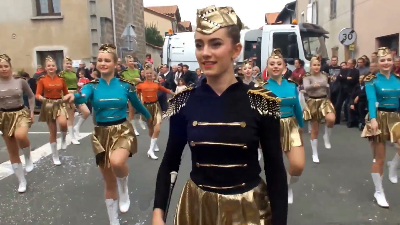 Mażoretki Kateriny Kubićkove i Orkiestra Dęta Miasta Albrechtice na paradzie  Montbrison 1 10 2017 r