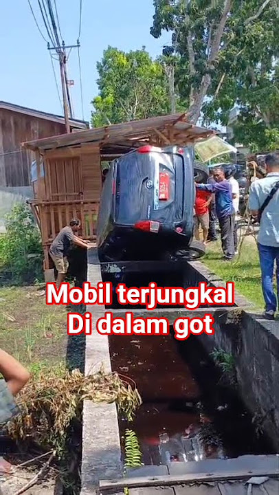 Mobil TERJUNGKAL #kecelakaan #MOBIL #CAR #bertyasmara