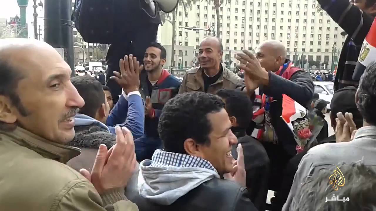 تجمع لبعض المواطنين المؤيدين للسيسي بميدان التحرير بذكري ثورة الخامس والعشرين من  يناير