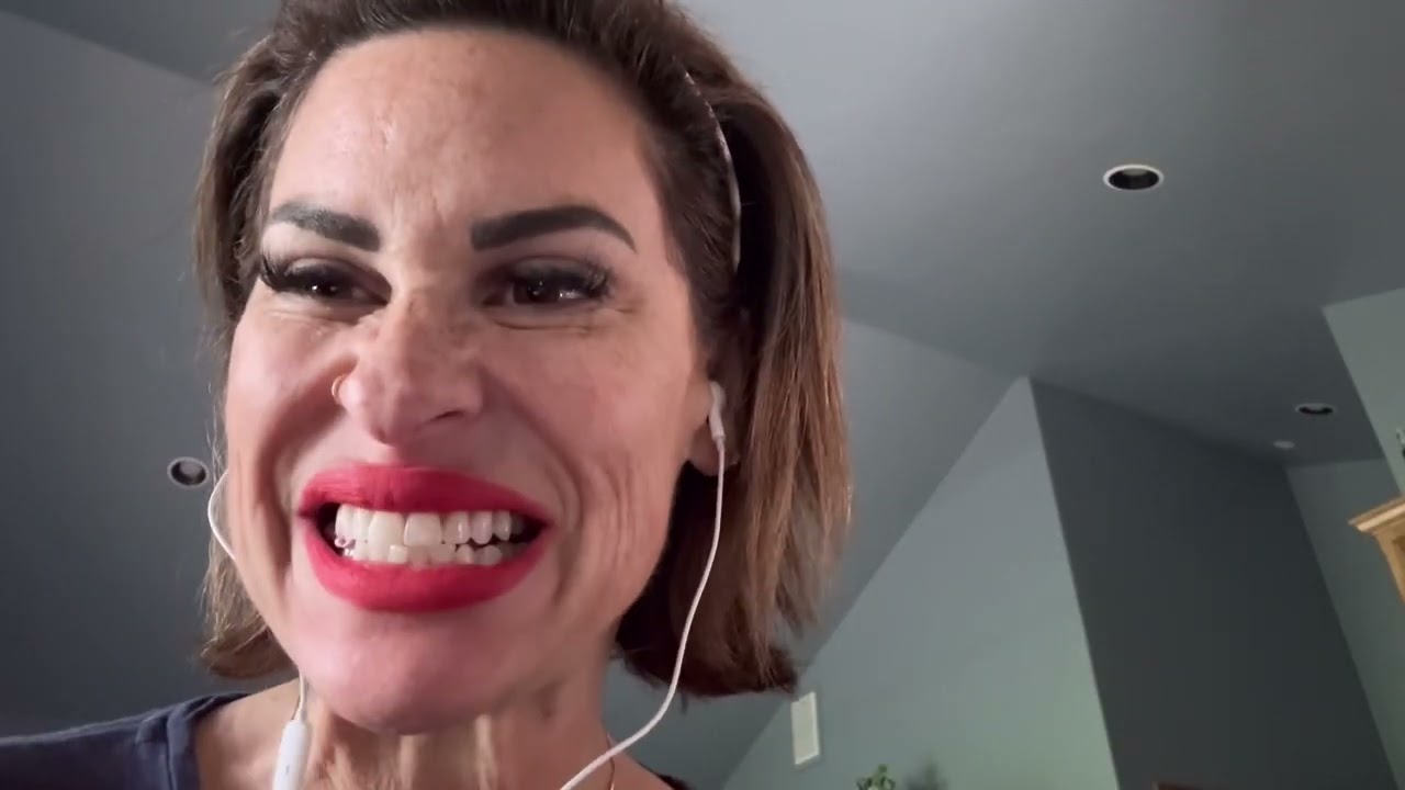 #blowingbubbles #redlipstick 💄 #hairplayasmr