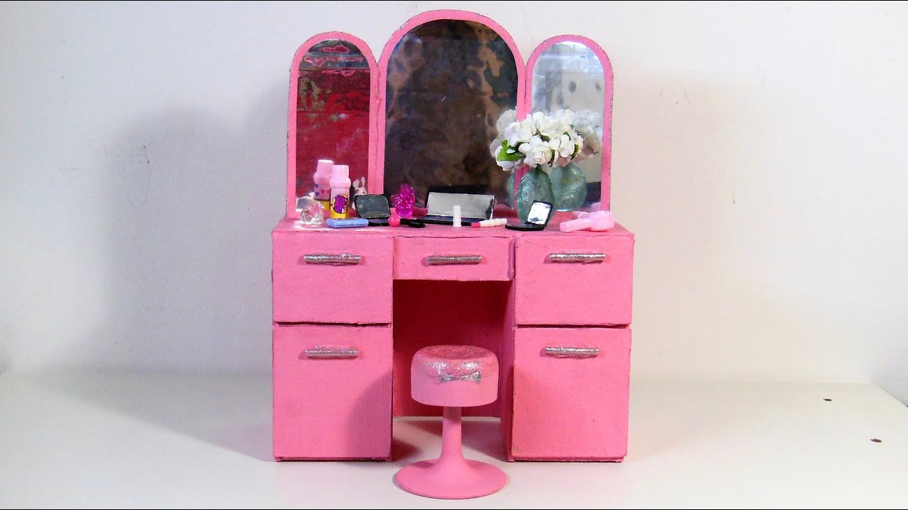 Penteadeira Retrô dos Sonhos para Barbie DIY (Papelão)