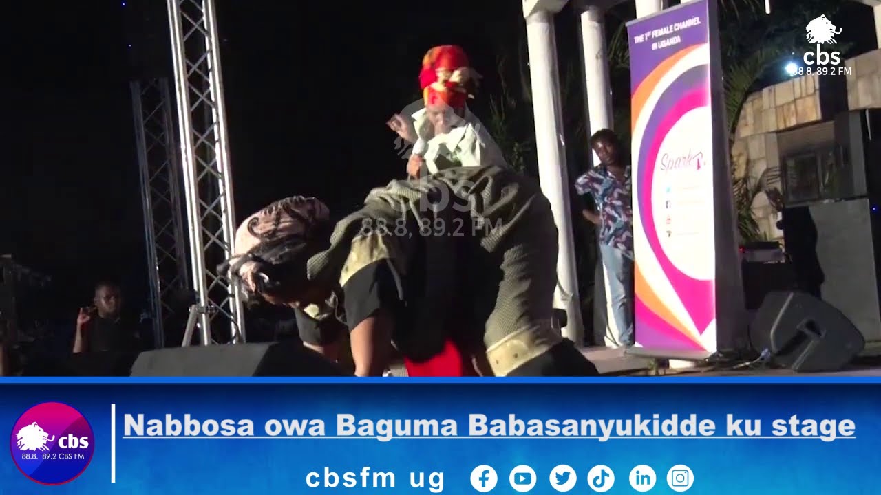 Nabbosa owa Baguma Babasanyukidde ku stage.