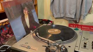 林忆莲也翻唱过《壮志凌云》的主题曲《Take My Breath Away》 ，Sandy Lam  version