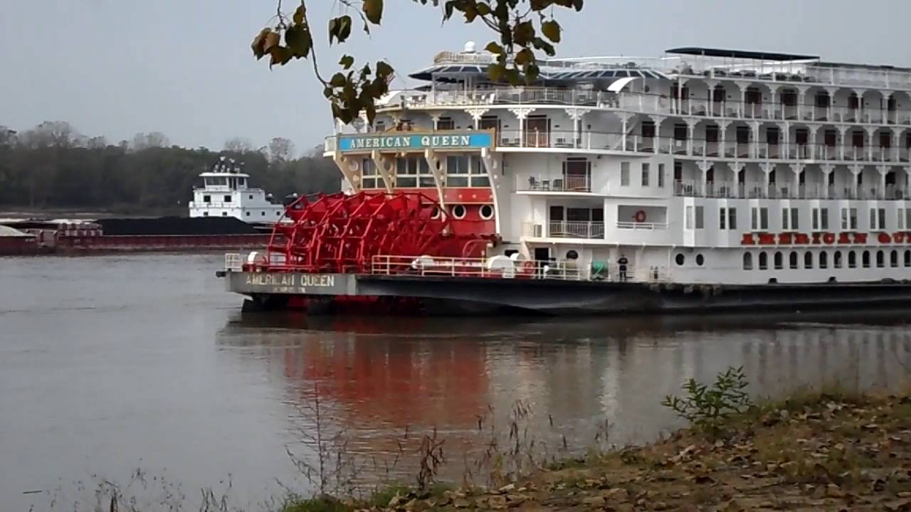 camera iphone 8 plus apk American Queen & Coal Barge on the Mississippi