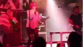 Famous Flyleaf-Thread Profile