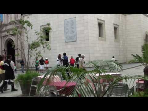 2010 0411 17:10 CeltFest Cuba: Parading to Cafe O'...