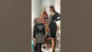 JAKI PREZENT POD CHOINKĄ? #prezent #pregnant #ciąża #pytanie #shorts #fyp #love #pregnantbelly