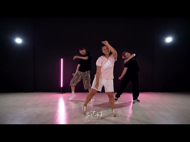 Vibing with the group on the last dance class of the season! ✨🌸

Rush - Ayra Starr