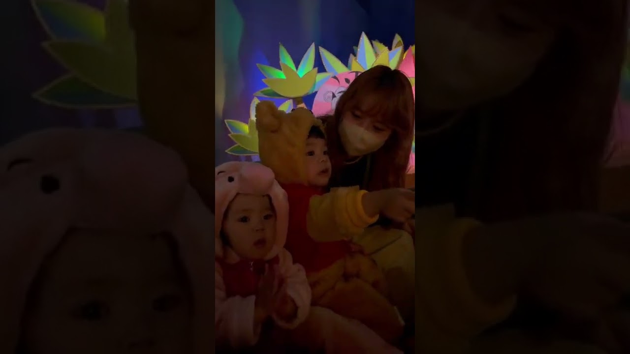 初めてのディズニーで初めてのイッツアスモールワールドに感動する我が子たちが可愛すぎた🥹🫶🏻🤎#ディズニーランド#vlog #うちの子が可愛すぎる