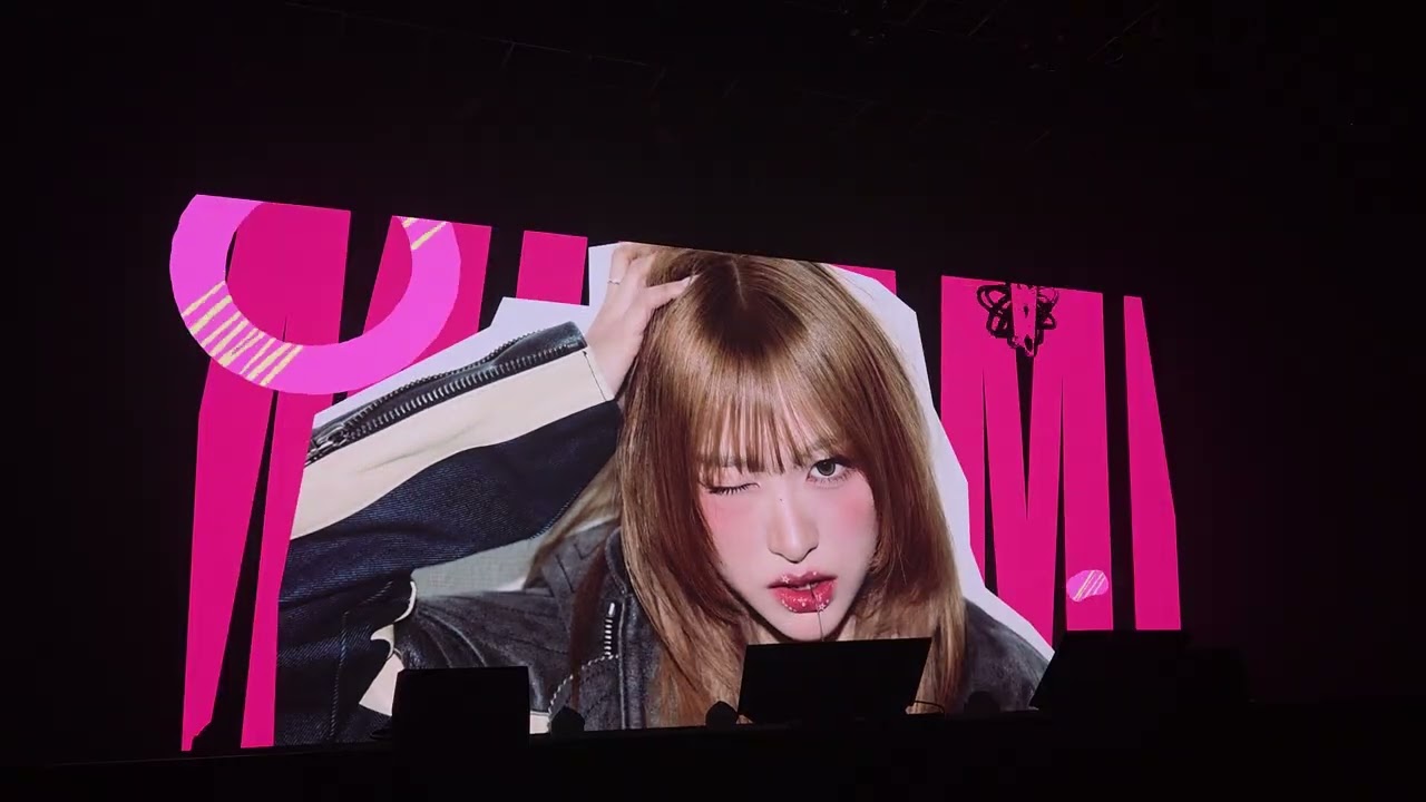 리센느 Lip Bomb 오프닝 영상 in 쇼케이스 직캠 Lip Bomb 3rd 미니앨범 251125 ＃RESCENE #명화라이브홀