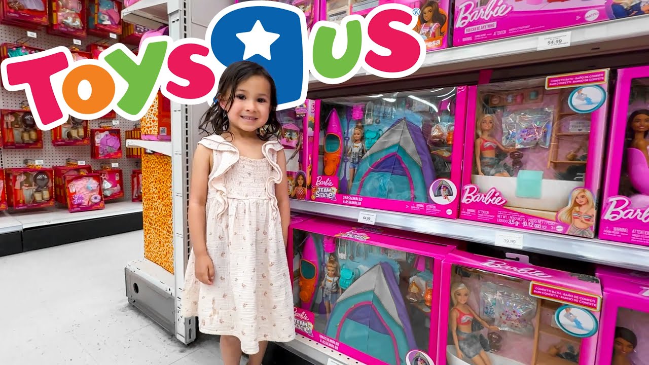 TOYS R US?! Oaks Goes to Worlds BiGGEST Toy STORE!!