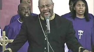 Pastor Marvin Winans sings Well Done chords