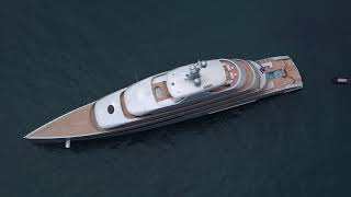 Superyacht in Galápagos