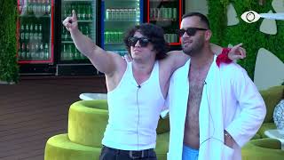 Vijon Debati Mes Roger, Mal Dhe Stenaldos, Banorët Ja Marrin Këngës Unë Me Zarf Të Zi Ty