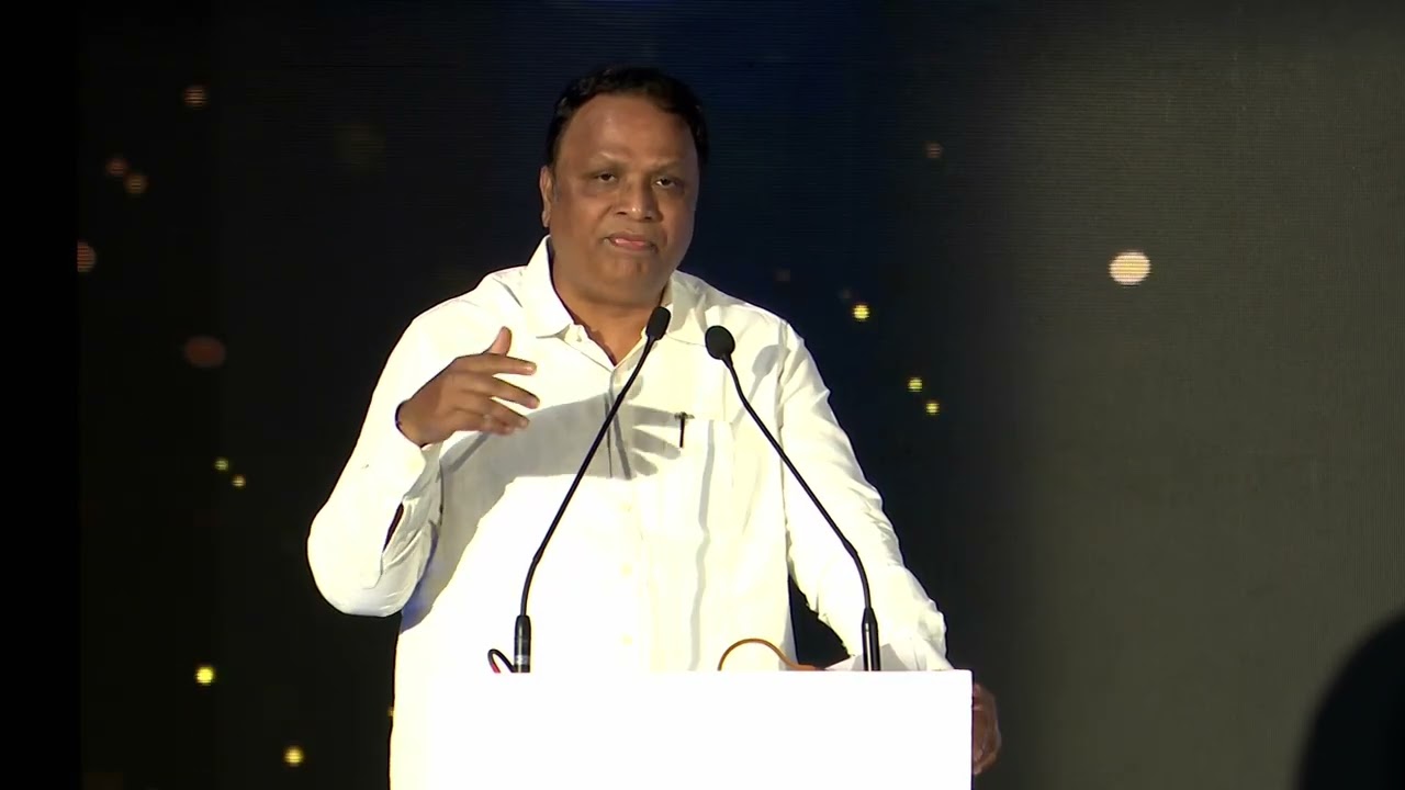 Почетное обращение гостьи: советник Ашиш Шелар, министр по информационным технологиям и культуре ...