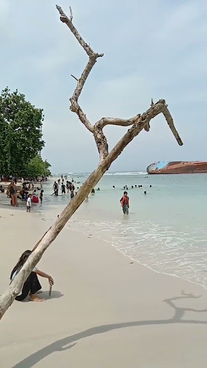 PANTAI PASIR PUTIH PANGANDARAN