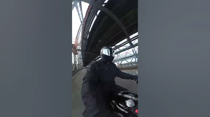 Love the mirrored visor look