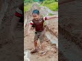 Tanah Kosong di Kabupaten Sintang.......Bunda Corla Tanami Pohon Sawit, Biar Lebih Bermanfaat !!!