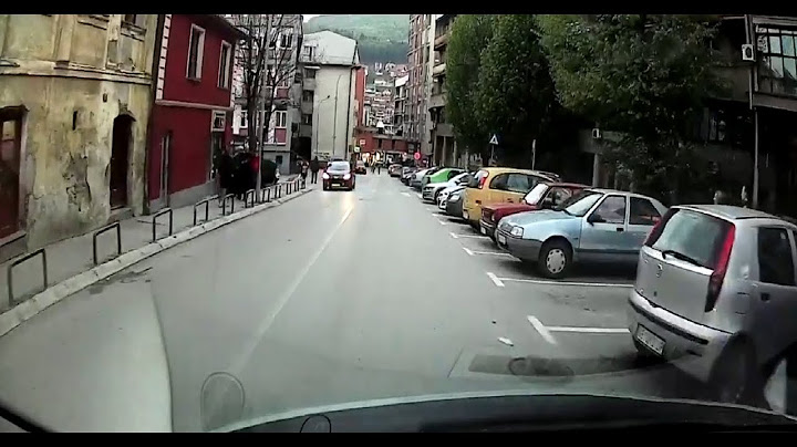Policajac me tera sa parkinga - cuva parking mesto na javnom parkingu