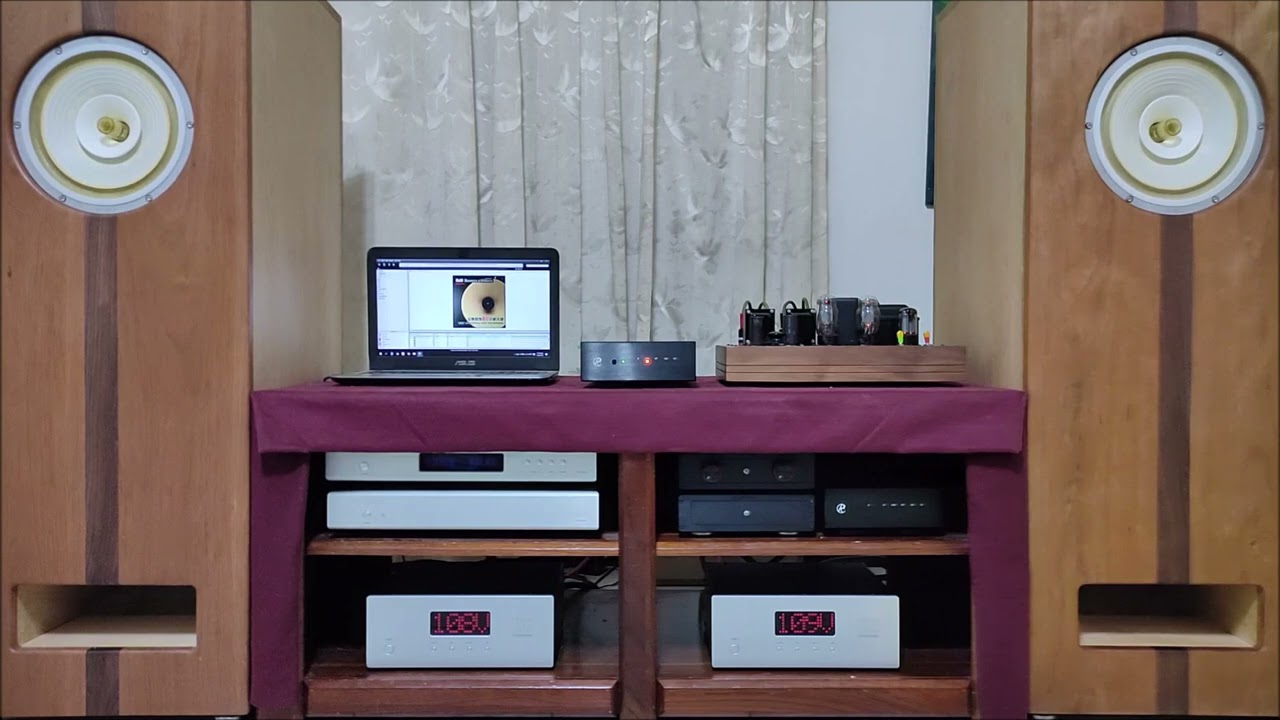 PCM1704 DAC Test - YouTube