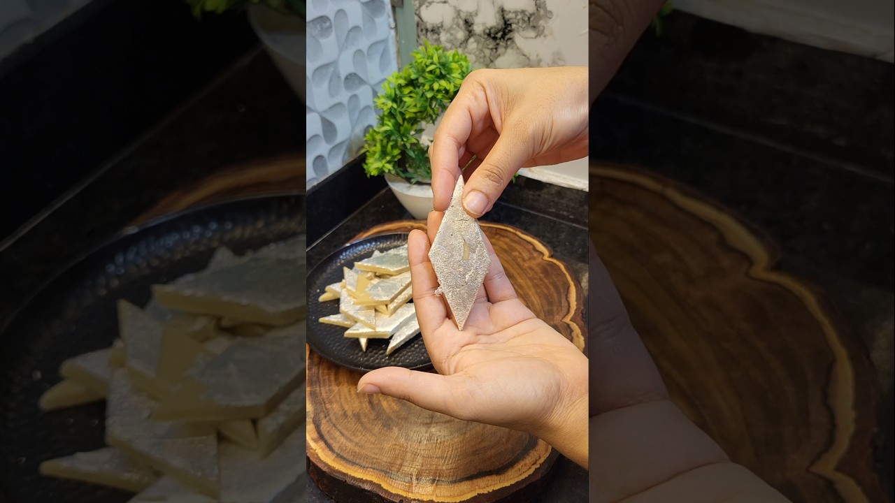 Kya apne kabhi ghar par market style Kaju Katli banai hai ? 