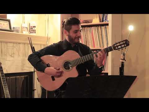 "En Las Sombras" Maxi Larrea (guitar/arrangement)