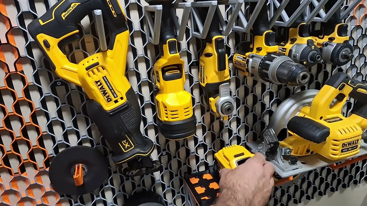 Wall mounted Gridfinity shelf - design to part